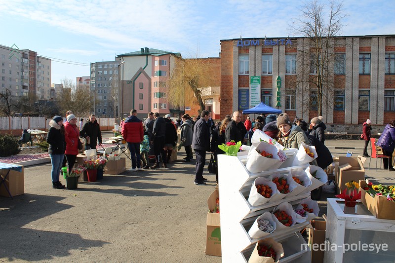 Много и продавцов, и покупателей