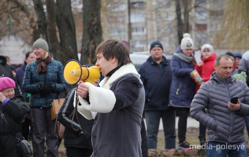  Пинчане не очень желали взбираться на высоту, и ведущему конкурса приходилось долго зазывать смельчаков