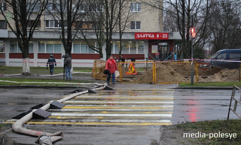 Пока аварии происходят на небольших участках, Пинскводоканал контролирует ситуацию, и канализационно-фекальные стоки не выплёскиваются на улицу