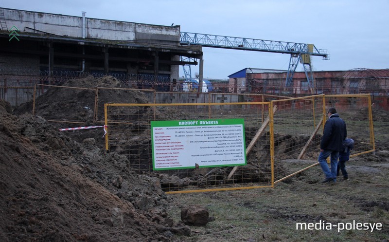 На самом деле глубина провала может достигать более 5 метров