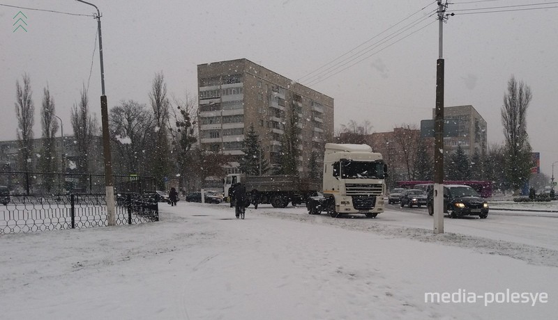 Большегруз с прицепом развернуло на «кольце»