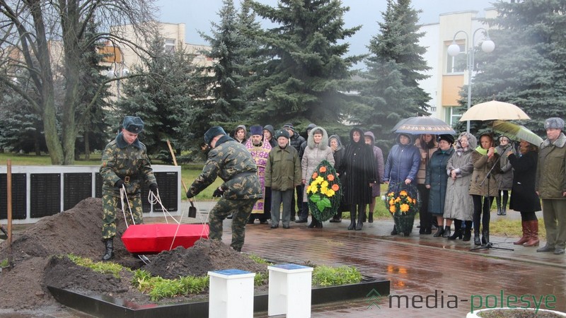 Перезахоронение останков советских солдат в Федорах