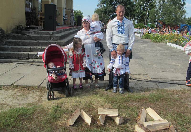 З дроў сем’ям патрэбна было выкласці слова «Лад». Сям’я Мацюшок