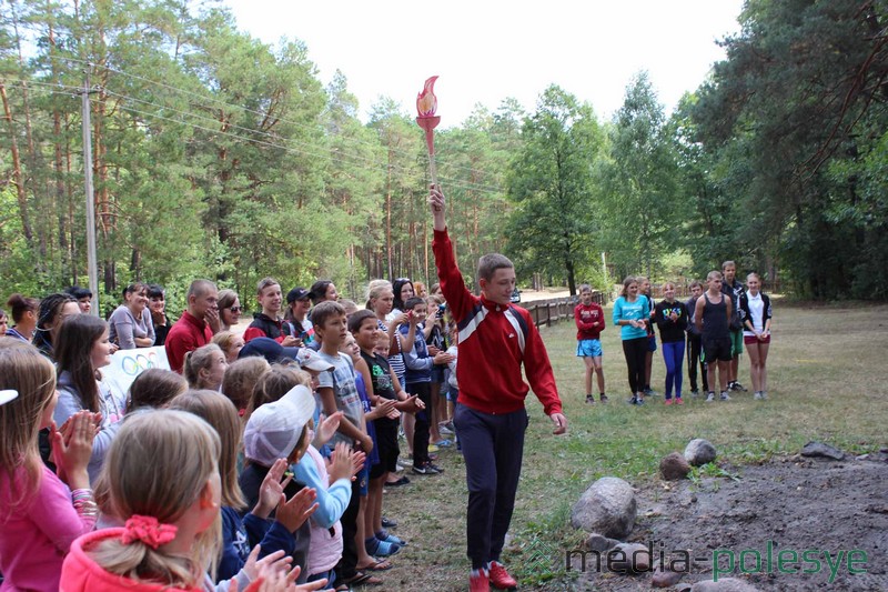 Символический олимпийский огонь