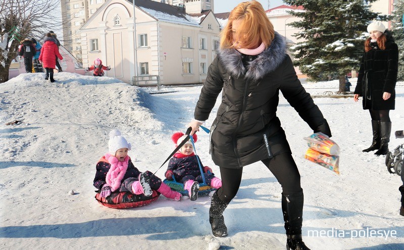 Для детишек главным удовольствием стала горка