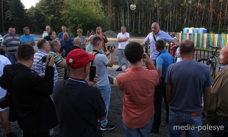 На встречу пришло порядка 30 человек