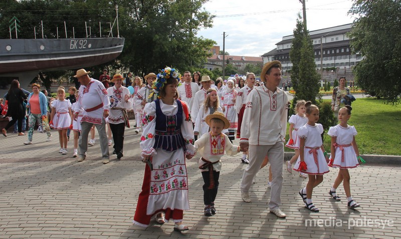 Шествие закончилось в городском парке