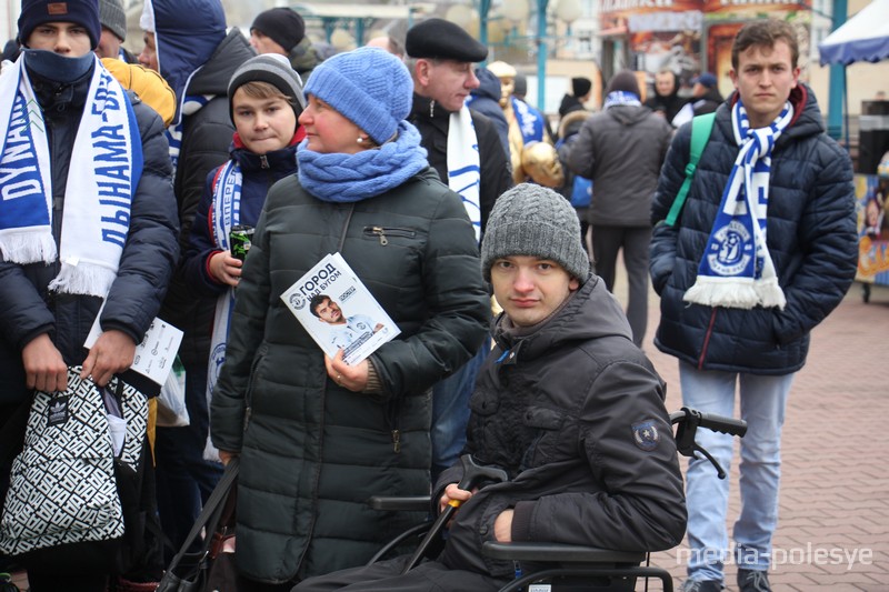 Прежде Артём не решался посещать стадионы, там очень многолюдно