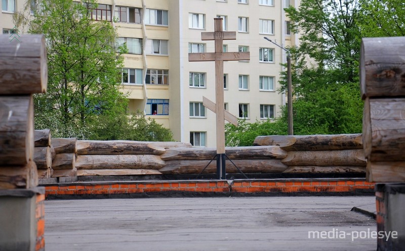  В 2018 году отслужили чин основания нового храма, с тех пор стройка заморозилась