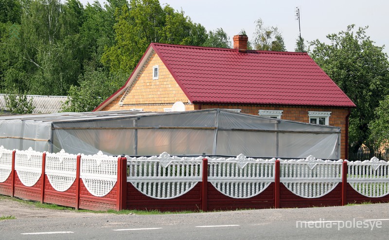 Плиту в заборе снять не трудно