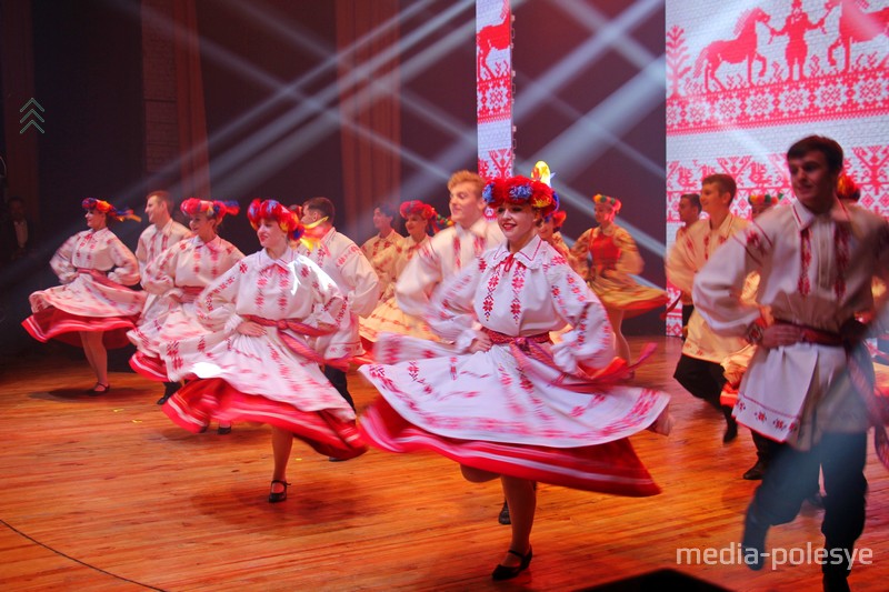 Танец от ансамбля «Пінская шляхта»