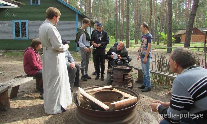 Проведение инструктажа по разжиганию костра