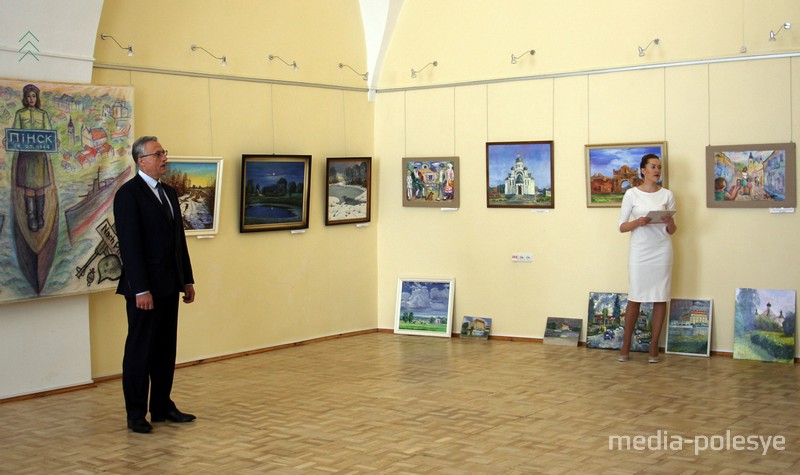 Поздравление с открытием выставки от зампреда горисполкома Геннадия Поликовского 