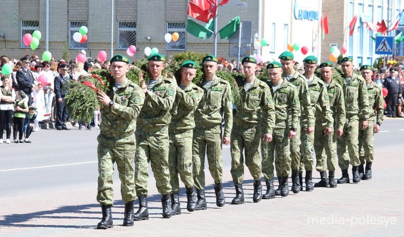 Венок для павших героев Победы