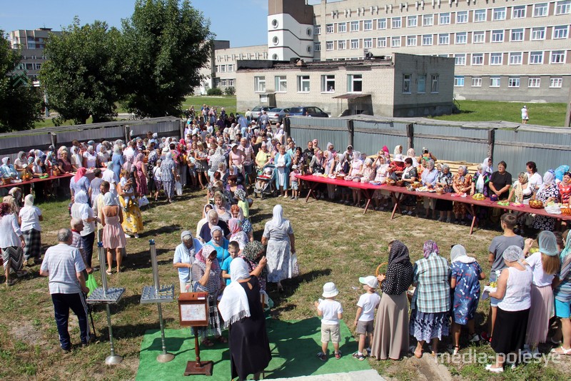 Сотни пинчан пожелали принять участие в церемонии им приходилось это делать в несколько заходов