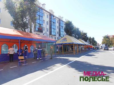 Торговые ряды на улице Первомайской