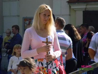 У дзень Узвышэння Крыжа прынята прыносіць хатнія распяцці да касцёлу