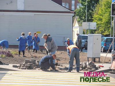 На улице Белова