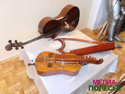 Виола, Виолнчель, Лира