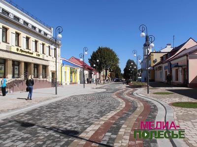 Пешеходная часть улицы Ленина буквально вымыта сегодня поливальными машинами