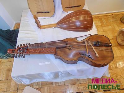 Виола-баритон и лютня