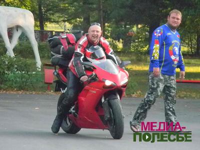 Байкеры подъезжают