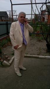 Сын Ивана Ивановича, Виктор Мойсюк, в костюме, сшитом для него отцом в подарок к юбилею. Фото из семейного архива И.Мойсюка