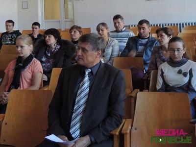 Прысутныя ўважліва слухалі выступленні мясцовых паэтаў