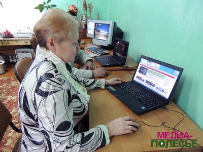 Ольга Белоус – одна из первых учеников компьютерного класса для пожилых людей при Столинском территориальном центре социального обслуживания населения