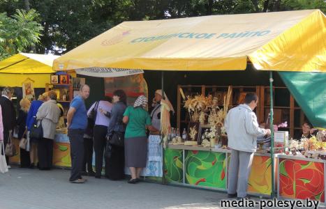 Можно посмотреть и приобрести изделия ручной работы