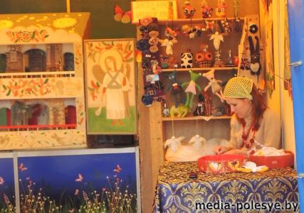 Здесь можно поприсутствовать на мастер-классе по изготовлению куклы