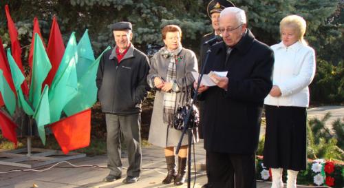 Выступает зампред горисполкома, член ЦК КПБ Александр Каневский, 2011 год