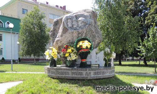 Памятный знак в честь 65-летия освобождения Беларуси