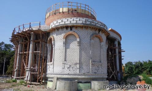 Со стороны новой набережной Пины