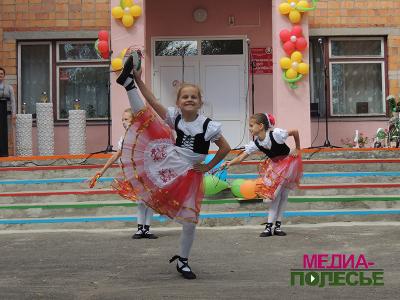 Своё творчество представляет «Карамель»