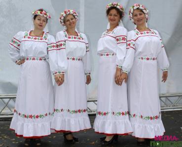 Удзельнiцы вакальнай групы =Ярка=. Фота прадаставiў В.Шуркала