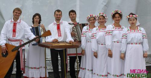 Удзельнiкi калектыву. Фота прадаставiў В.Шуркала