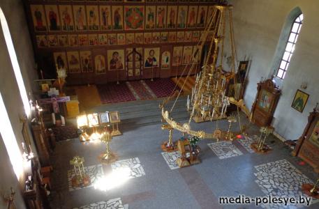 Внутри кафедрального собора - Воскресения Славущего