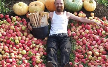 Борис Савич в заброшенной деревне на Витебщине