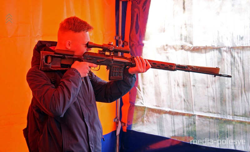 Оружие всегда привлекает мужчин