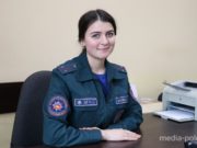 Алеся Зубкова на своем рабочем месте в Столинском РОСЧ