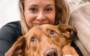 Ольга и собака Тая. Фото со страницы Ольги Барабанщиковой в Инстаграм