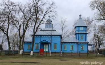 Церковь Воскресения Христова в деревне Ольманы до замены куполов