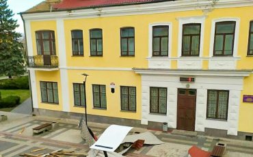 Ветер сорвал крышу на здании по улице Ленина в котором размещается одно из подразделений  МЧС. Фото: группа ВКонтакте PinskSW Будь в теме