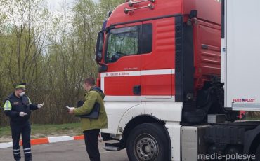 Сверка номеров. Снимок носит иллюстративный характер / Фото из архива Медиа-Полесья