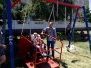 Качели для людей с ограниченными возможностями в Пинске уже есть