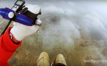 Такой вид открывается перед Владимиром, когда он летит на параплане