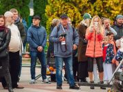 Василий Мацкевич снимает фоторепортаж на празднике города, 2019 год. Фото из группы «Во-первых, я из Пинска»