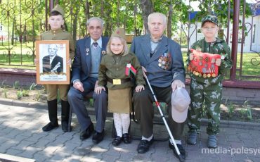 Фото с участниками партизанского движения. Парад Победы в Столине, 2019 год, фото из архива МП