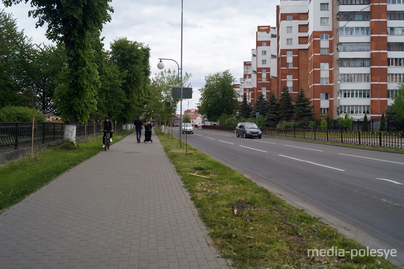 Теперь на месте посадок - пустые ямки